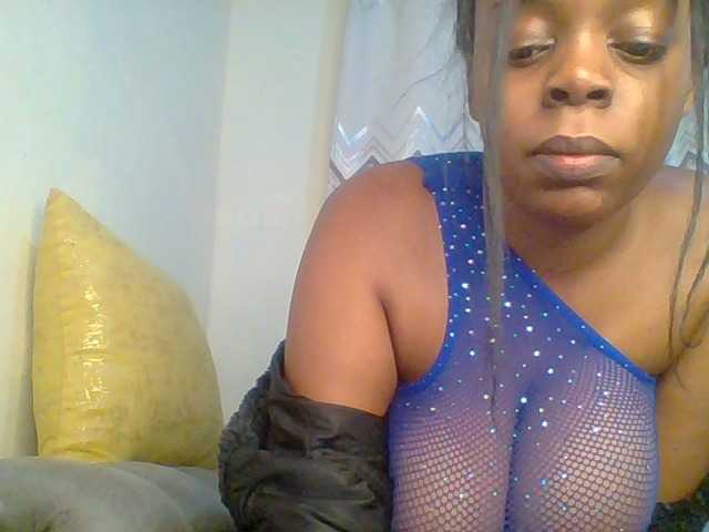 QueenVy live cam on BongaCams