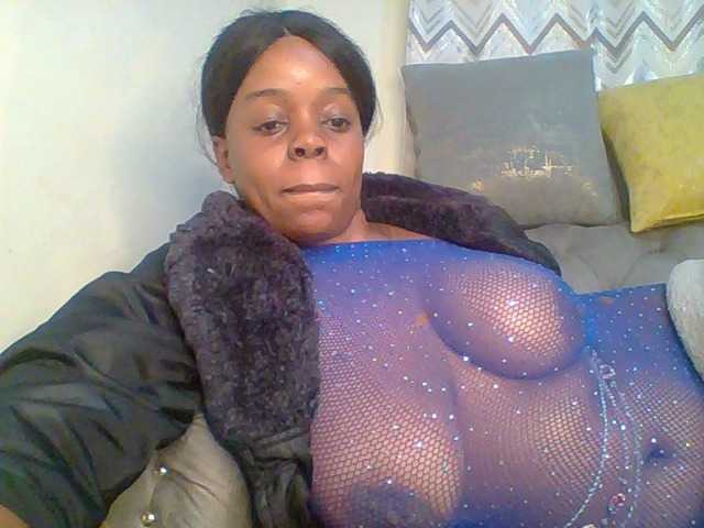 QueenVy live cam on BongaCams