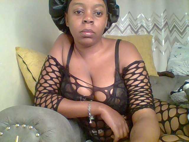 QueenVy live cam on BongaCams