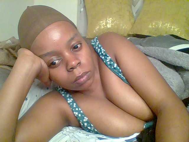 QueenVy live cam on BongaCams