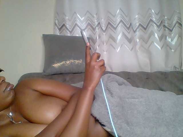 QueenVy live cam on BongaCams