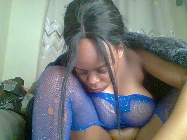 QueenVy live cam on BongaCams
