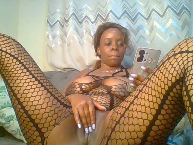 QueenVy live cam on BongaCams