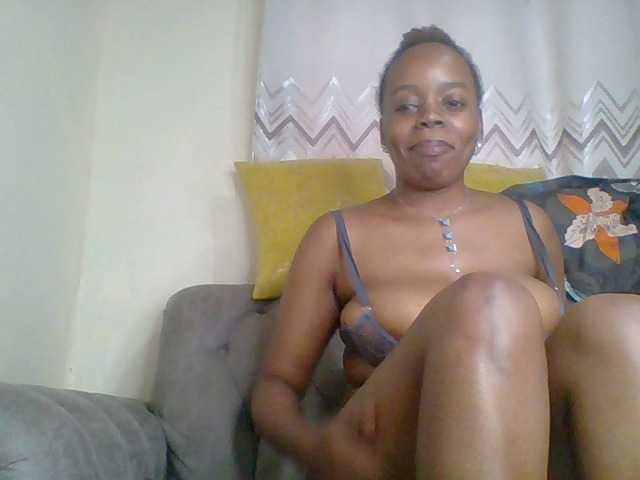 QueenVy live cam on BongaCams