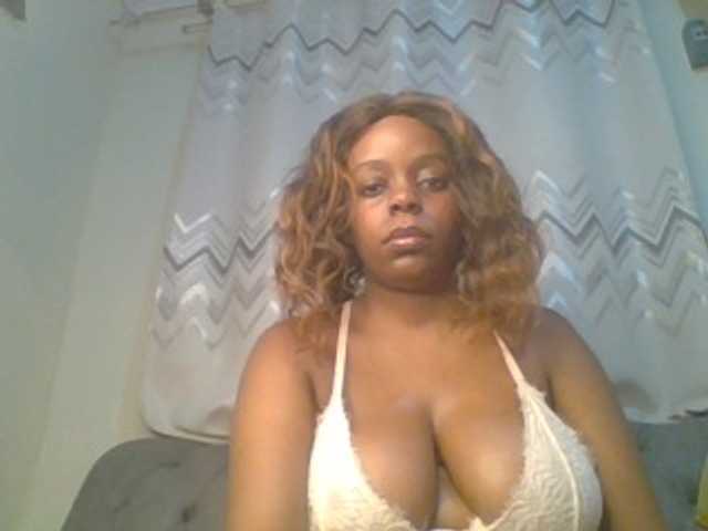 QueenVy live cam preview