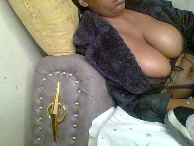 QueenVy live cam on BongaCams