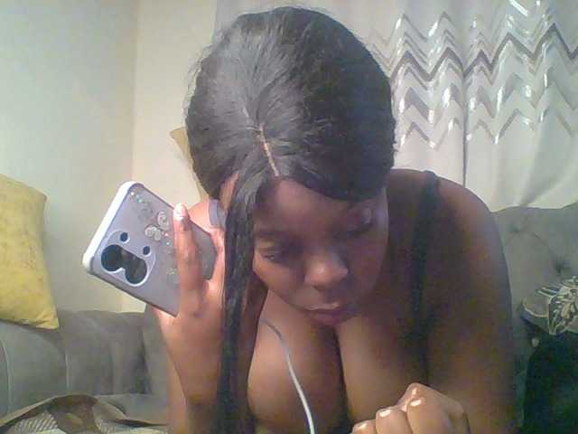 QueenVy live cam on BongaCams