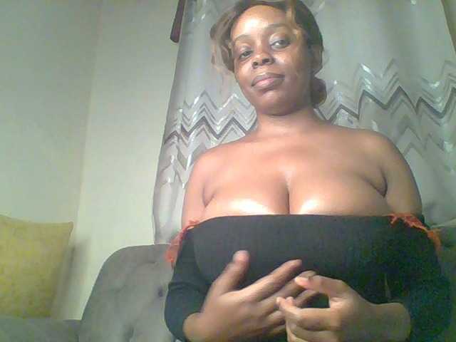 QueenVy live cam on BongaCams