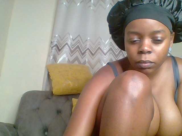 QueenVy live cam on BongaCams