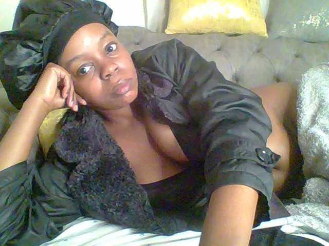 QueenVy live cam on BongaCams