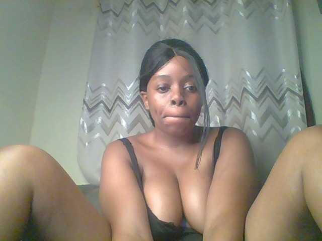 QueenVy live cam on BongaCams