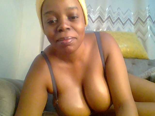 QueenVy live cam on BongaCams