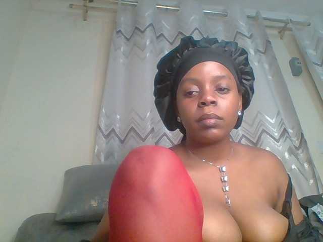 QueenVy live cam on BongaCams