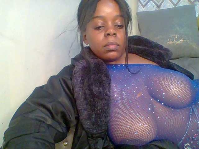 QueenVy live cam on BongaCams