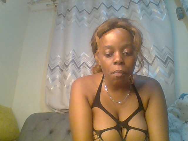 QueenVy live cam on BongaCams