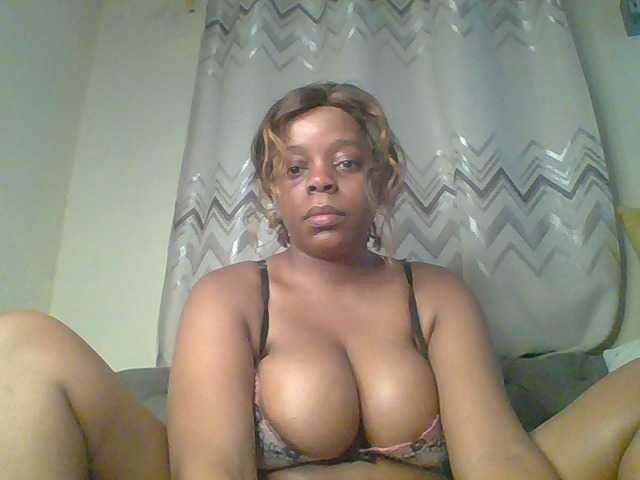 QueenVy live cam on BongaCams