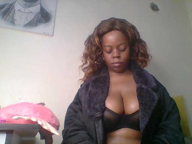 QueenVy live cam on BongaCams