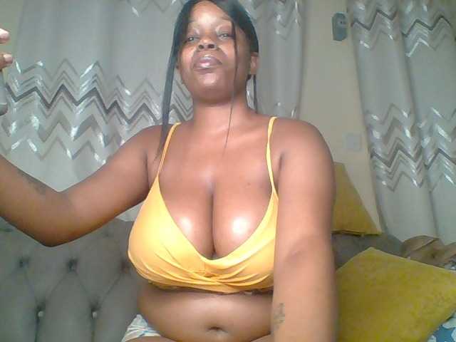 QueenVy live cam on BongaCams