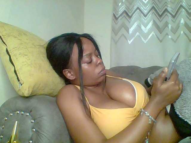 QueenVy live cam on BongaCams