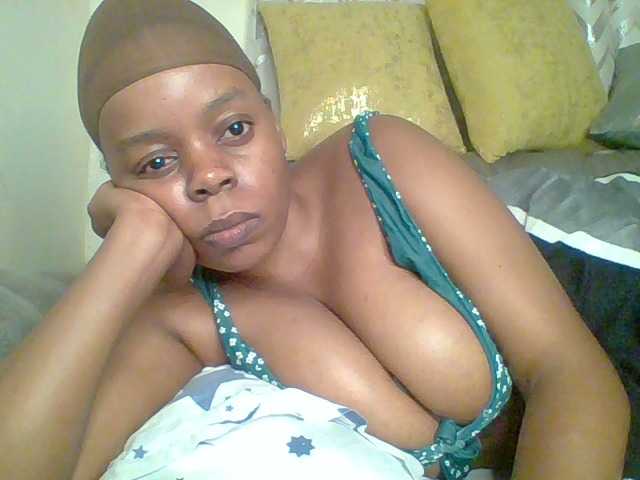 QueenVy live cam on BongaCams