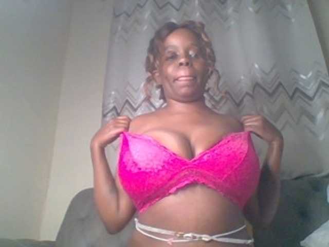 QueenVy live cam on BongaCams