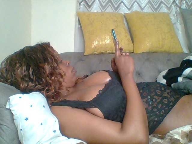 QueenVy live cam on BongaCams