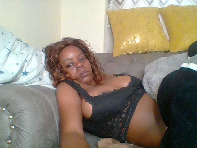 QueenVy live cam on BongaCams