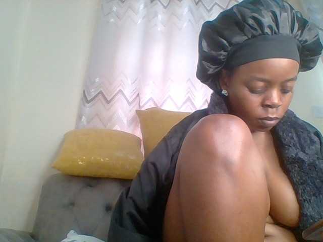 QueenVy live cam on BongaCams