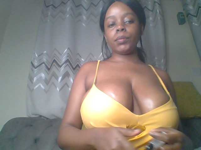 QueenVy live cam on BongaCams
