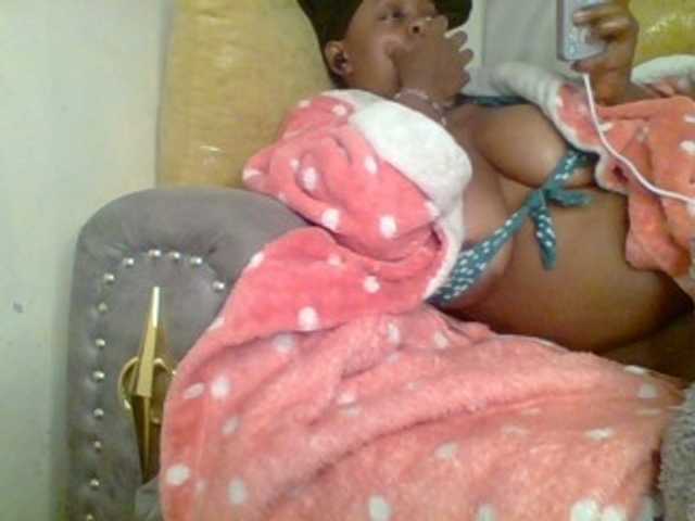 QueenVy live cam on BongaCams
