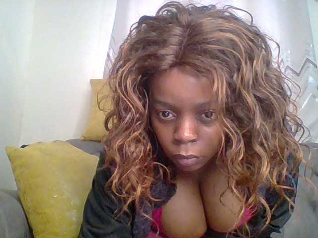 QueenVy live cam on BongaCams
