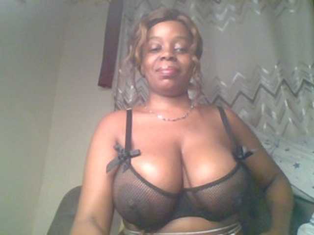 QueenVy live cam on BongaCams