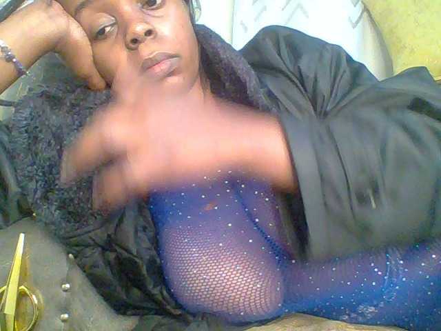 QueenVy live cam on BongaCams