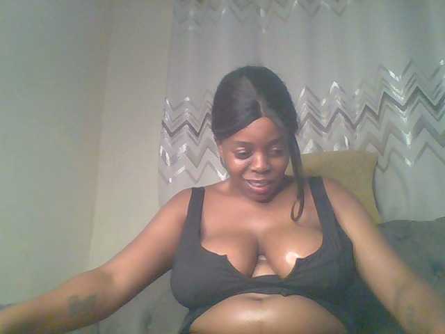QueenVy live cam on BongaCams