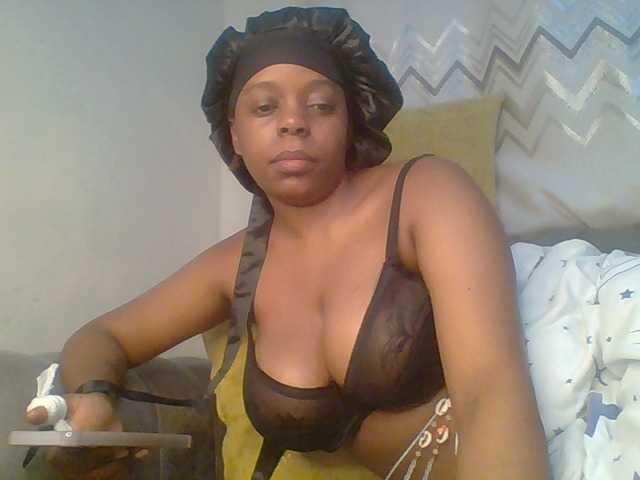 QueenVy, en vivo ahora en BongaCams