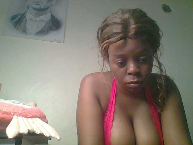 QueenVy live cam on BongaCams