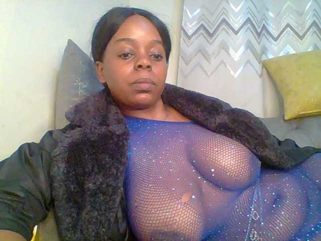 QueenVy live cam on BongaCams