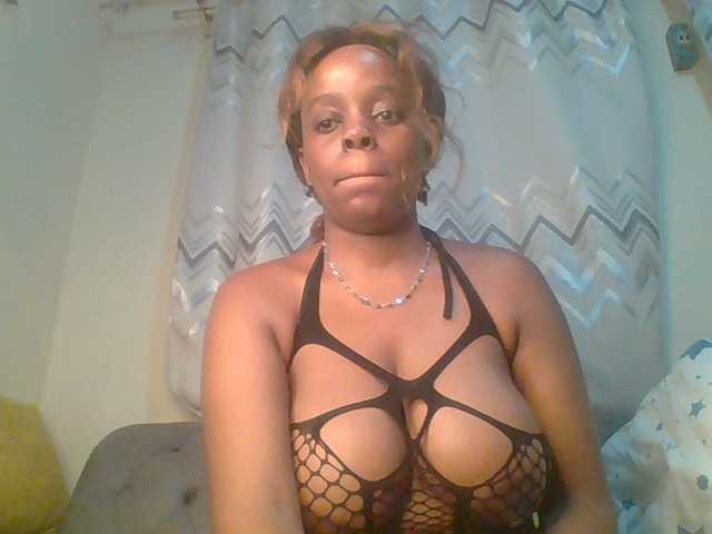 QueenVy live cam on BongaCams