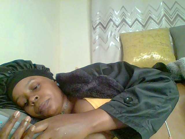 QueenVy live cam on BongaCams