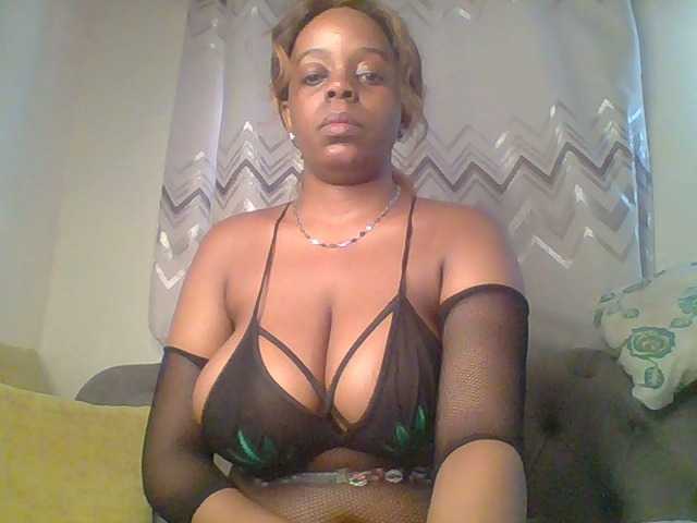 QueenVy live cam on BongaCams