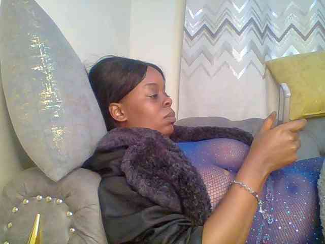 QueenVy Live Webcam on BongaCams