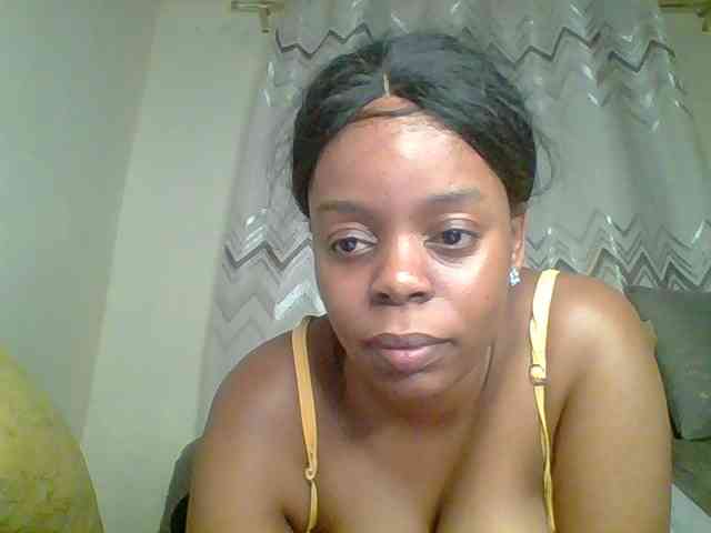 Model: QueenVy