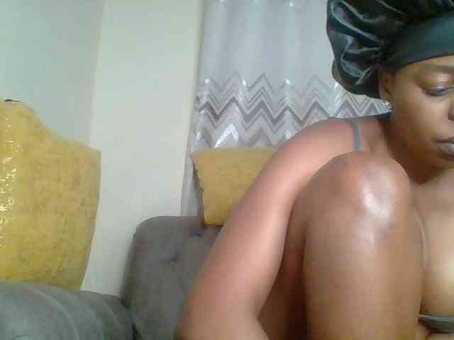 QueenVy Sex Cam Show