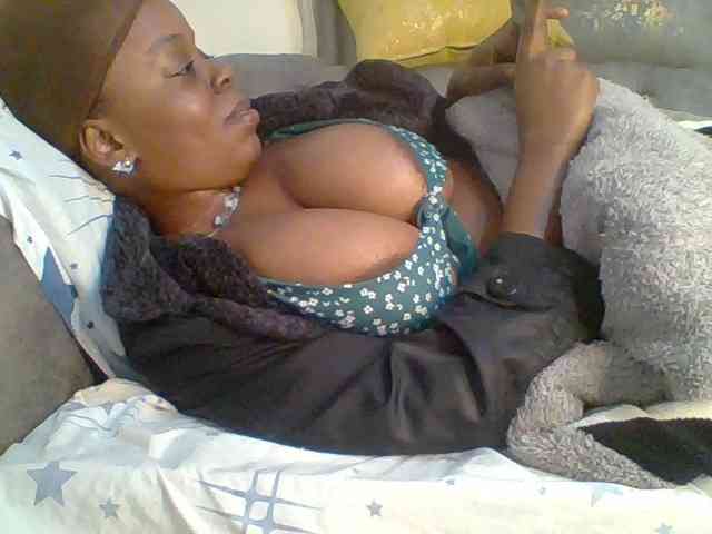 Model: QueenVy