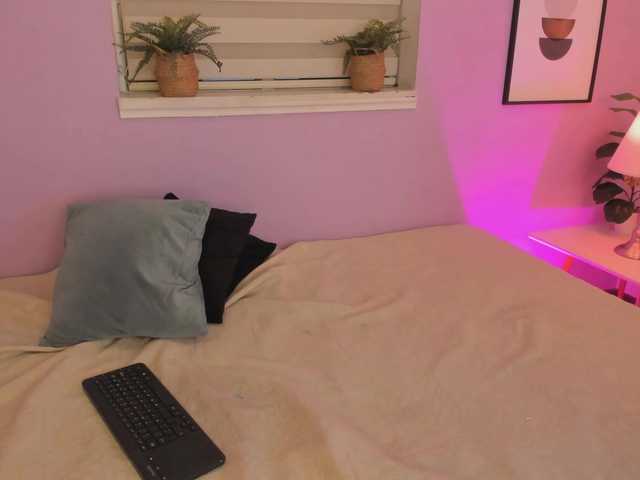 Zara-Blooom live cam on BongaCams