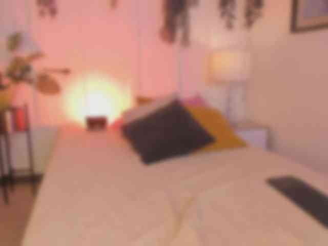 Zara-Blooom webcam