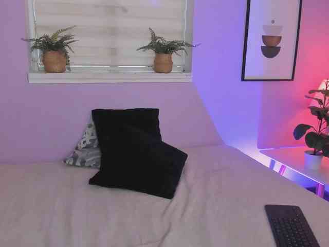 Zara-Blooom webcam