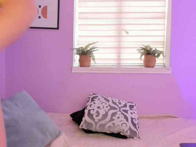 Zara-Blooom webcam
