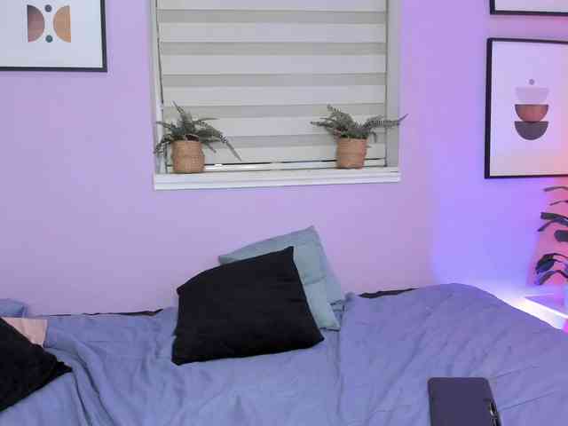 Zara-Blooom webcam