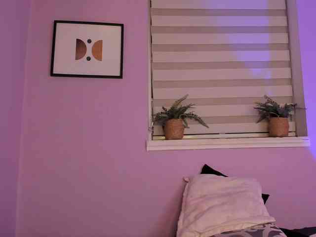 Zara-Blooom webcam